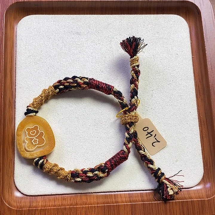 琥珀未镶嵌珠宝奇石原皮小熊手串