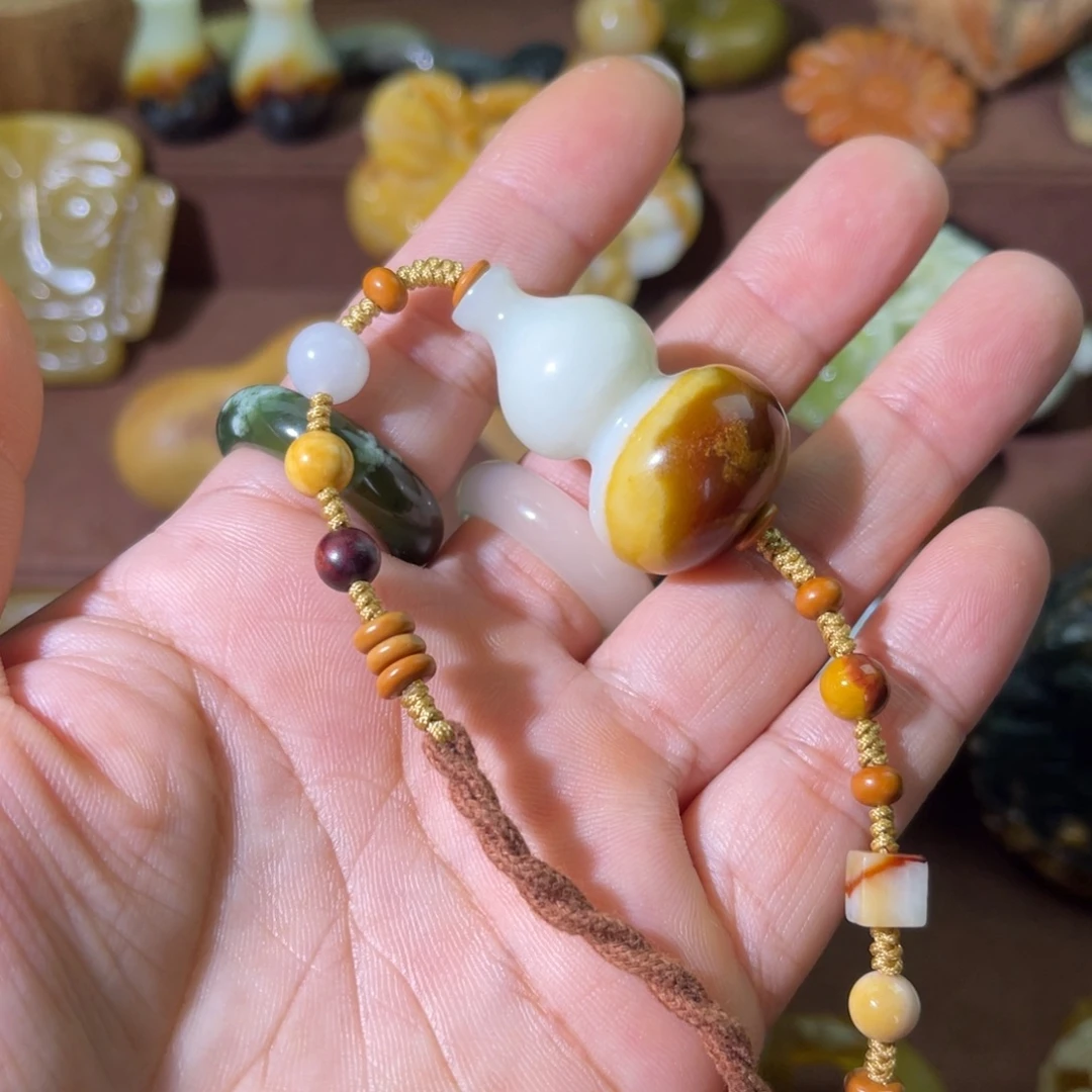 蛇纹石玉未镶嵌颈饰