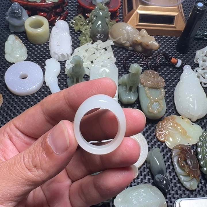 华***草未镶嵌和田玉挂件
