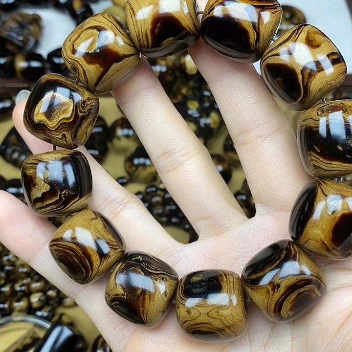 香榧木1****龙血柳精品20老型