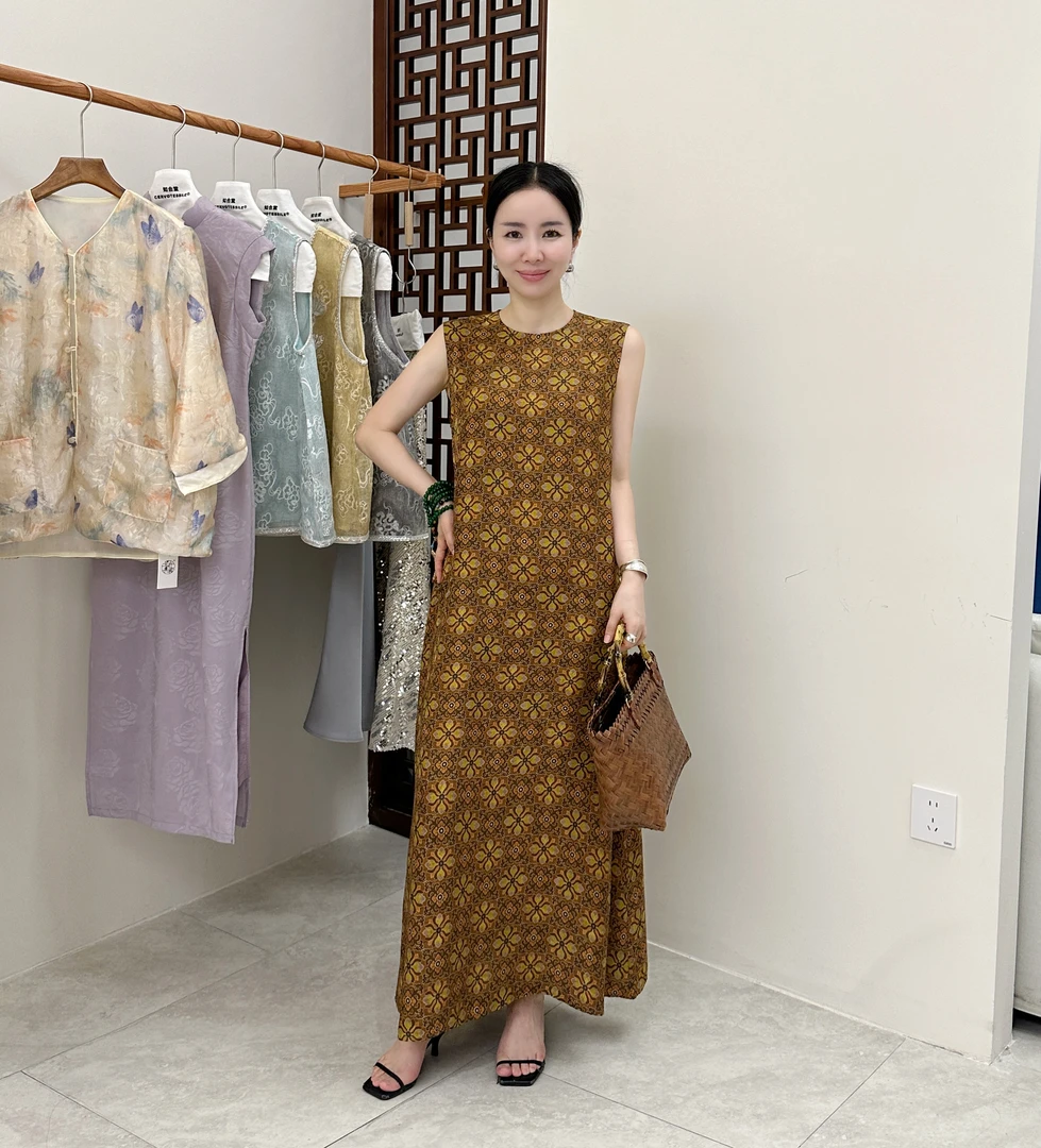 鑫燃KIKi 100桑蚕丝圆领设计感无袖连衣裙 1913 ZHT
