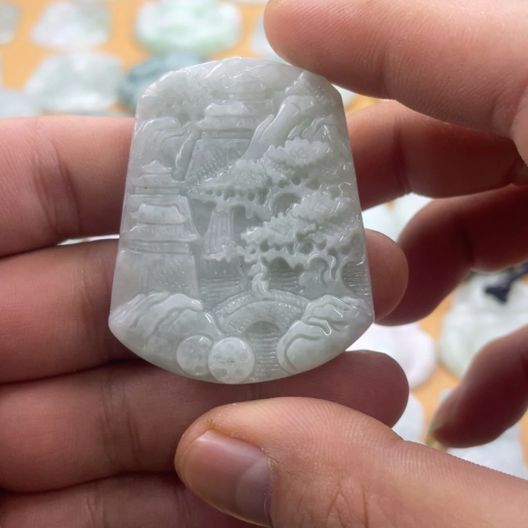 翡翠未镶嵌颈饰山水牌