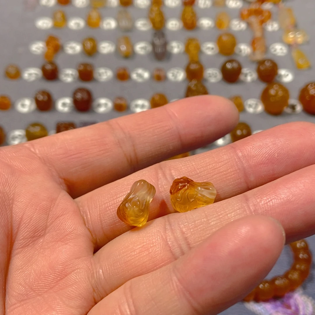 旭***玛瑙/玉髓合金颈饰白菜