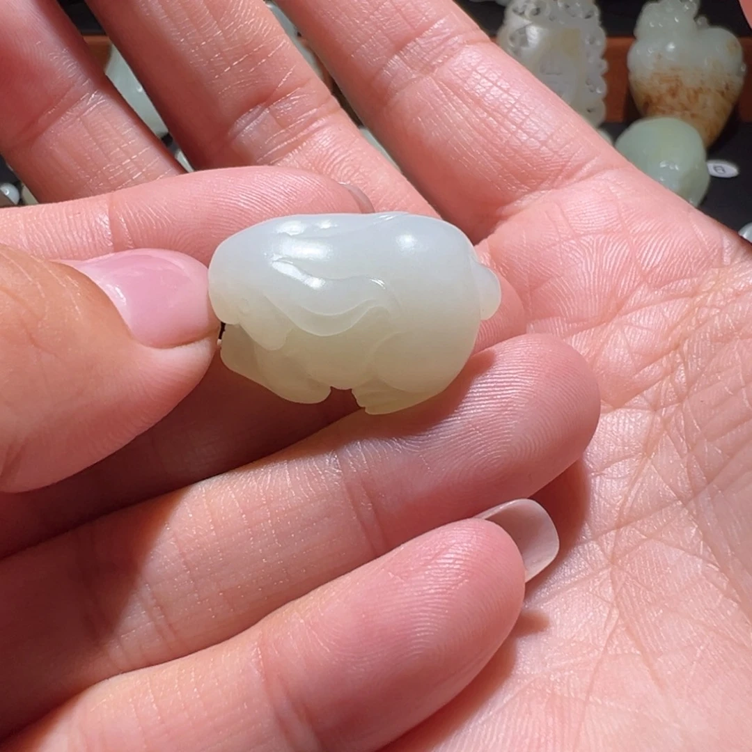 甜***瓜和田玉未镶嵌颈饰