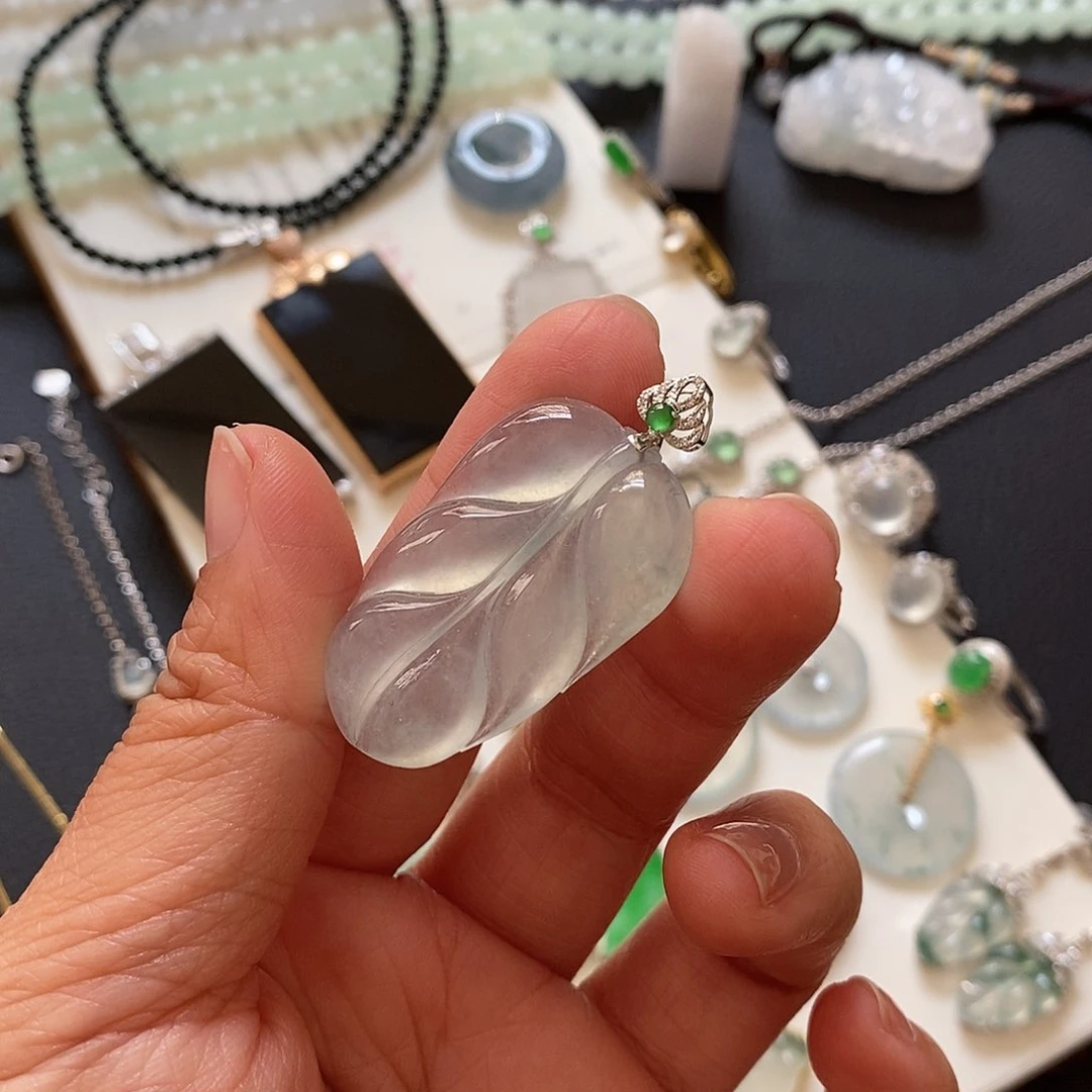 翡翠颈饰18K金镶嵌金枝玉叶