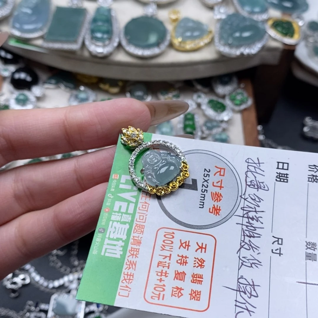 翡翠颈饰未镶嵌翡翠