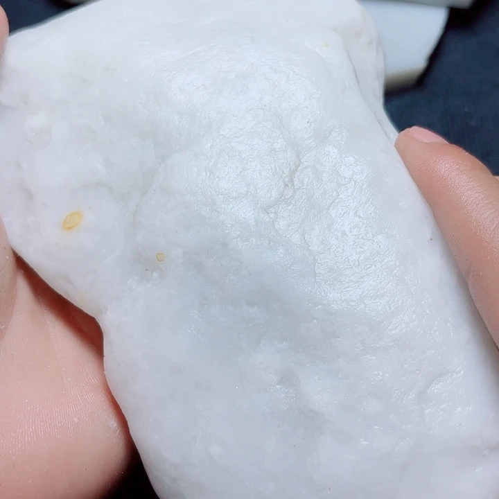 和田玉（糖玉）未镶嵌珠宝奇石