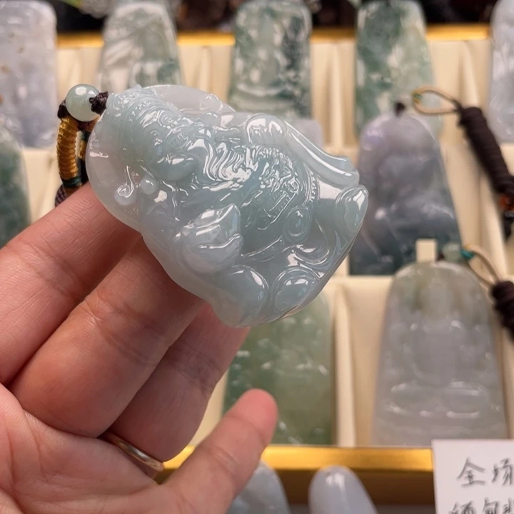 翡翠未镶嵌颈饰玉