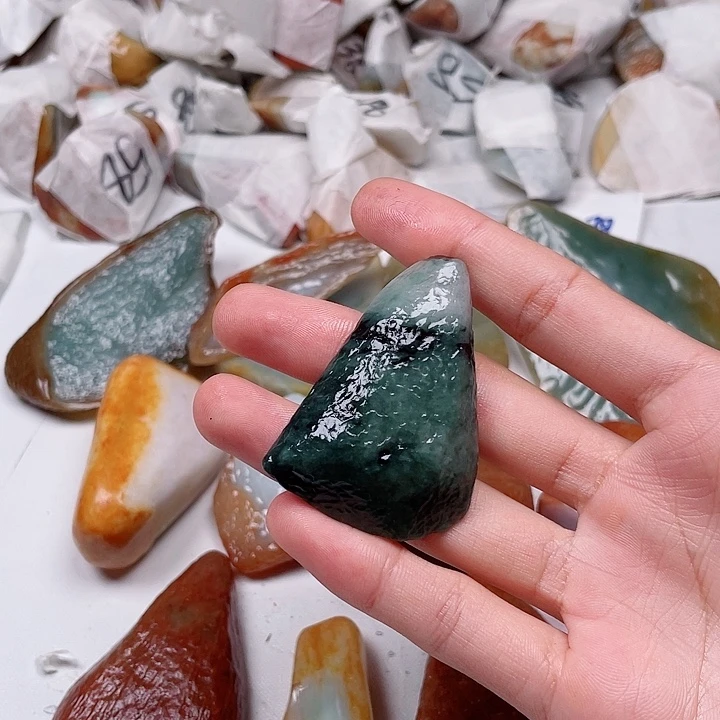 晶***珑颈饰未镶嵌翡翠翡翠