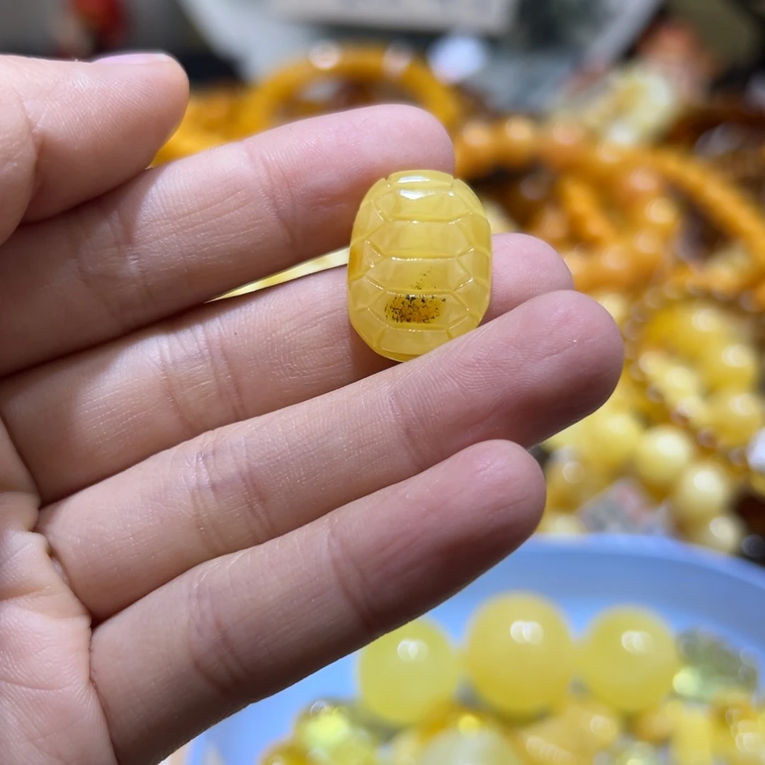 琥珀珠宝奇石未镶嵌