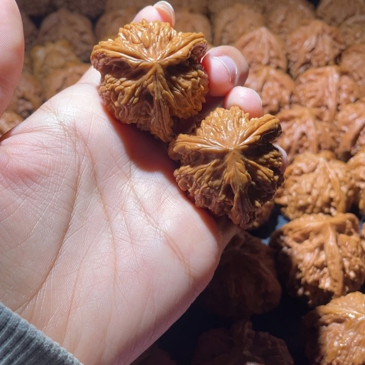 ℳ****文玩核桃吊坠虎头