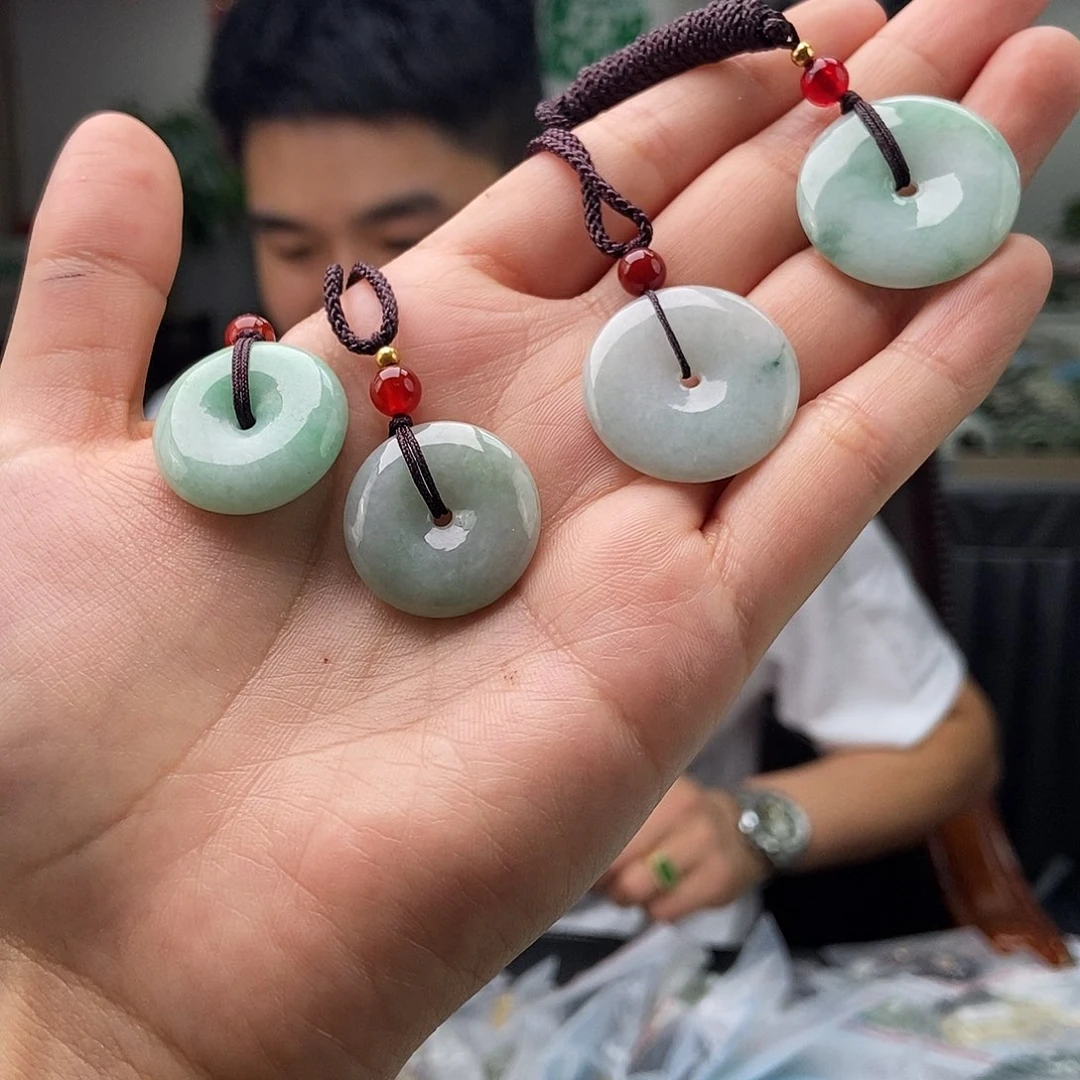 翡翠未镶嵌颈饰颜色多样性发拍一发一