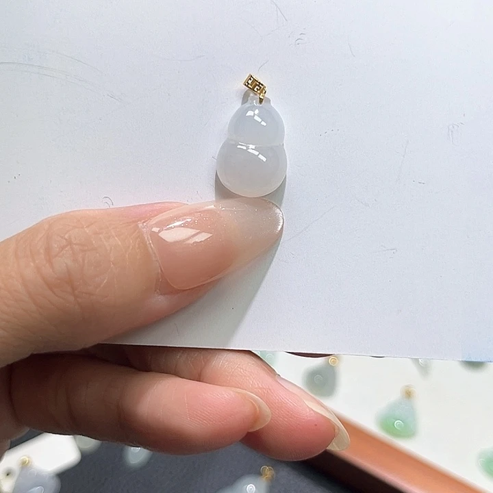 颈饰18K金镶嵌翡翠