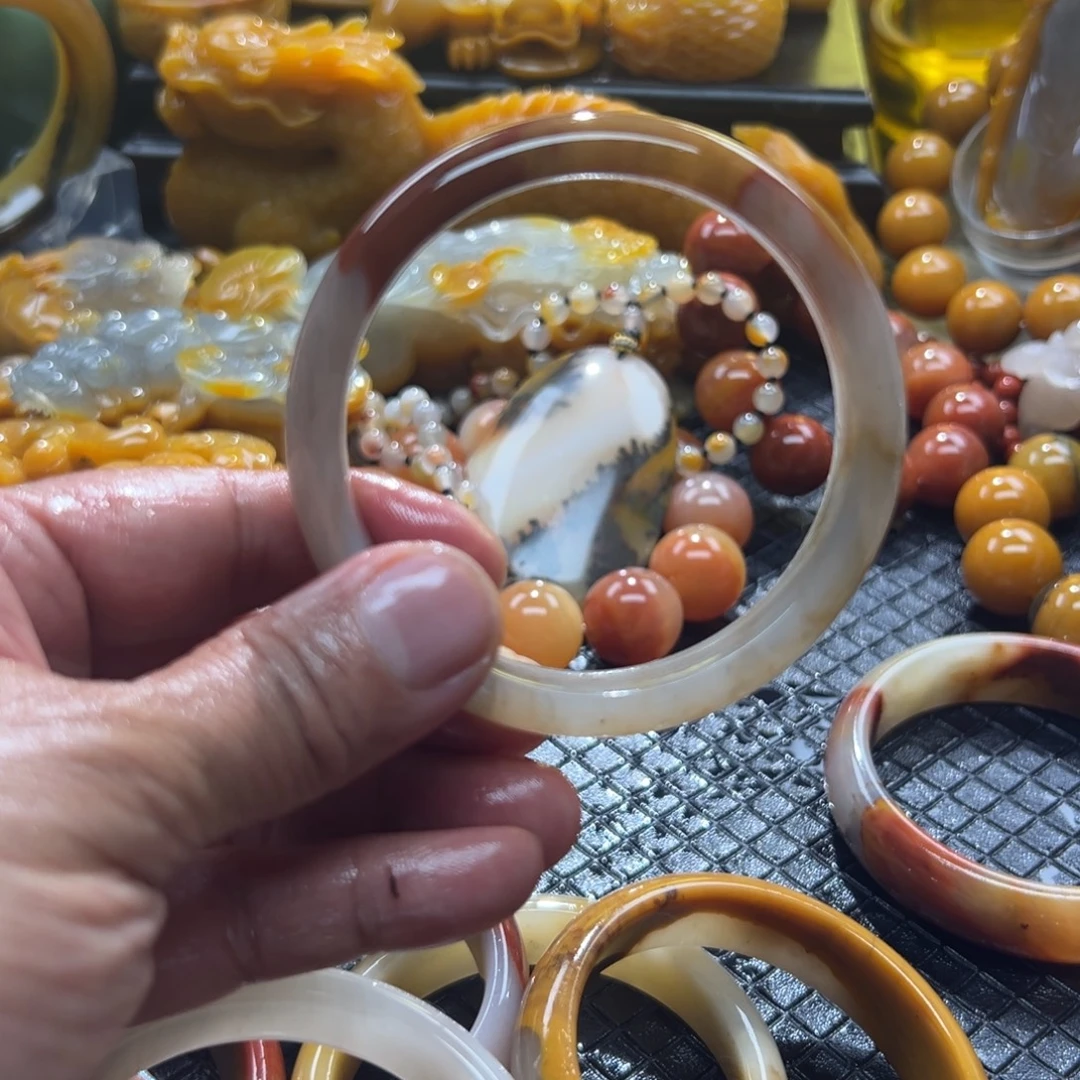 石英质玉未镶嵌颈饰