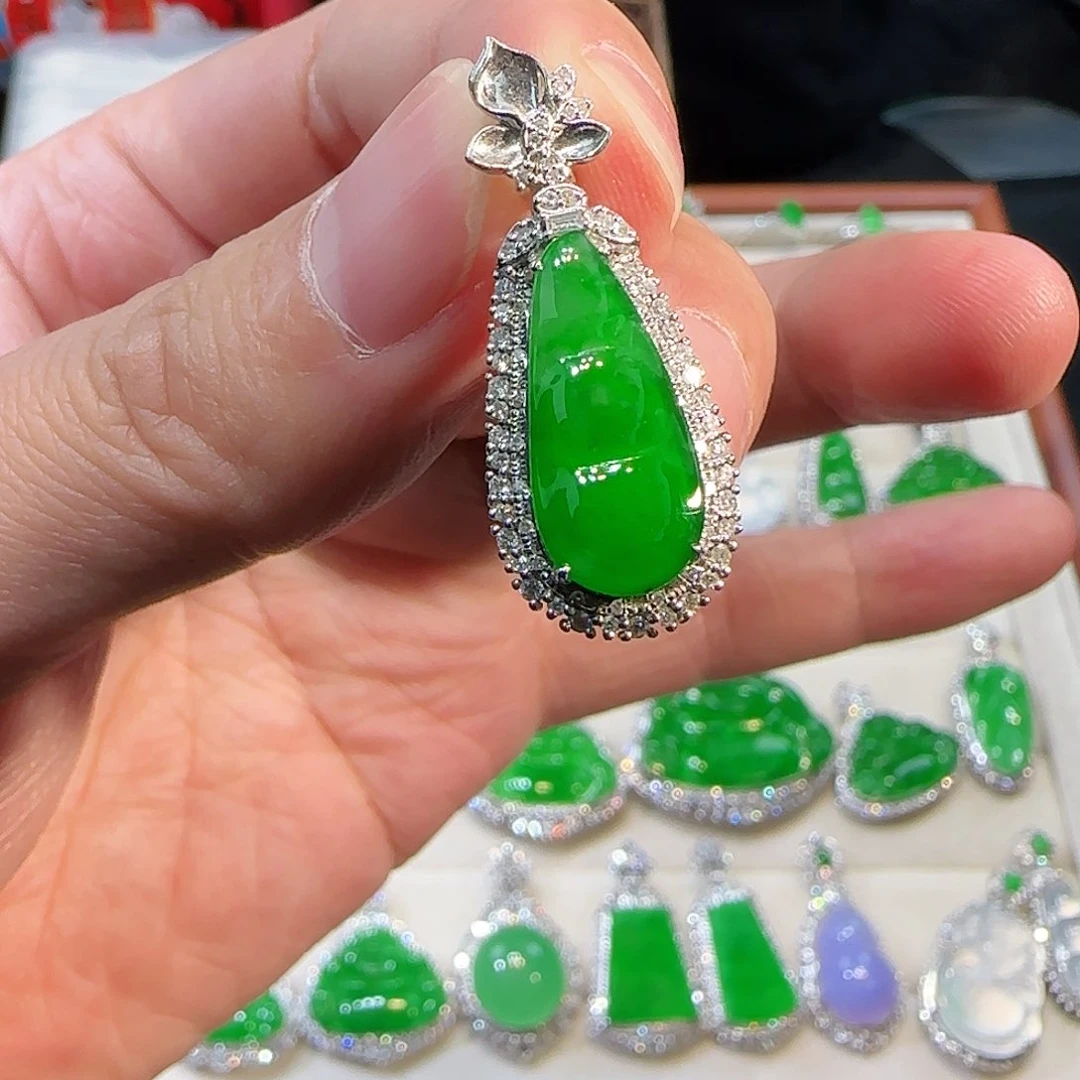 翡翠吊坠(不含链)18K金镶嵌