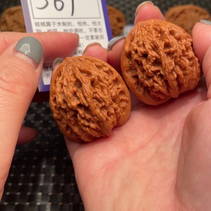 文玩核桃吊坠38虎头561