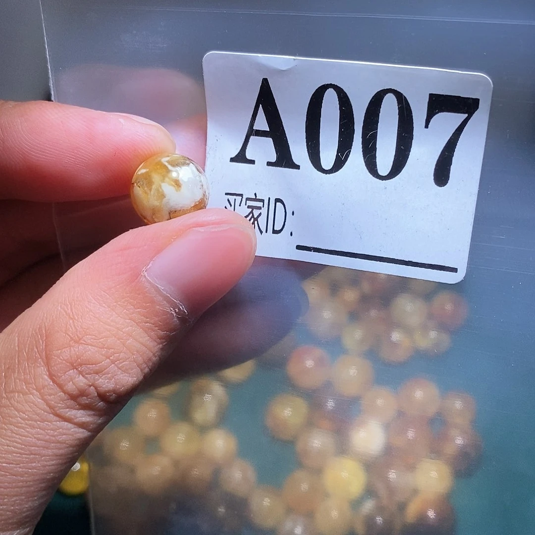 琥珀珠宝奇石未镶嵌s****人