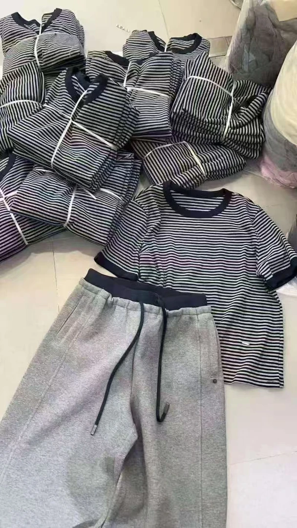 圆领条纹短款套头女士T