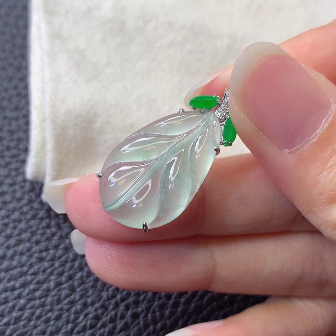 【闪购商品】吊坠(赠链)18K金镶嵌翡翠