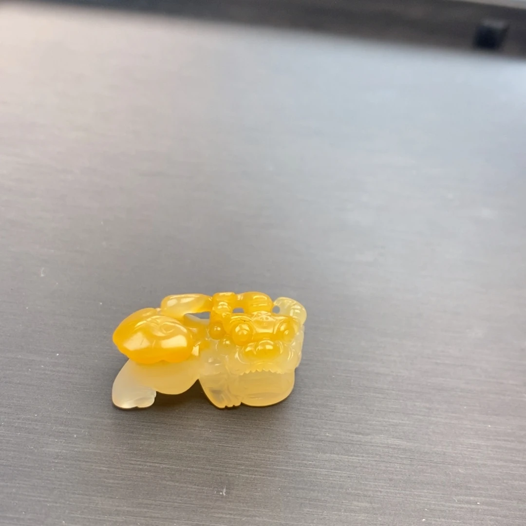 石英质玉（黄龙玉）未镶嵌颈饰