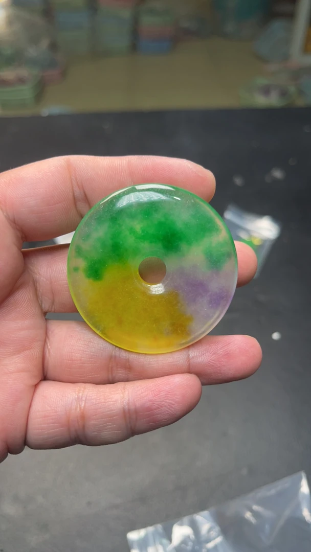 S8 冰紫阳春彩带黄平安扣