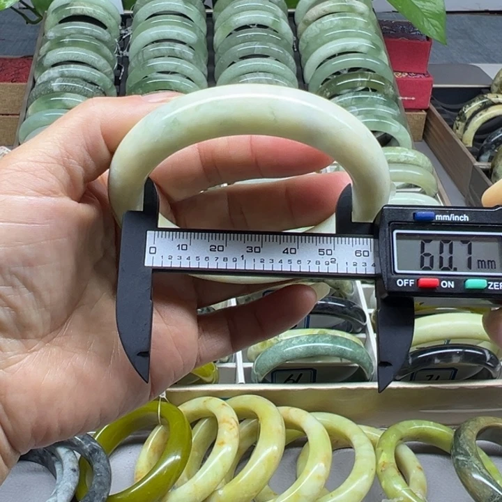 蛇纹石玉未镶嵌手镯48