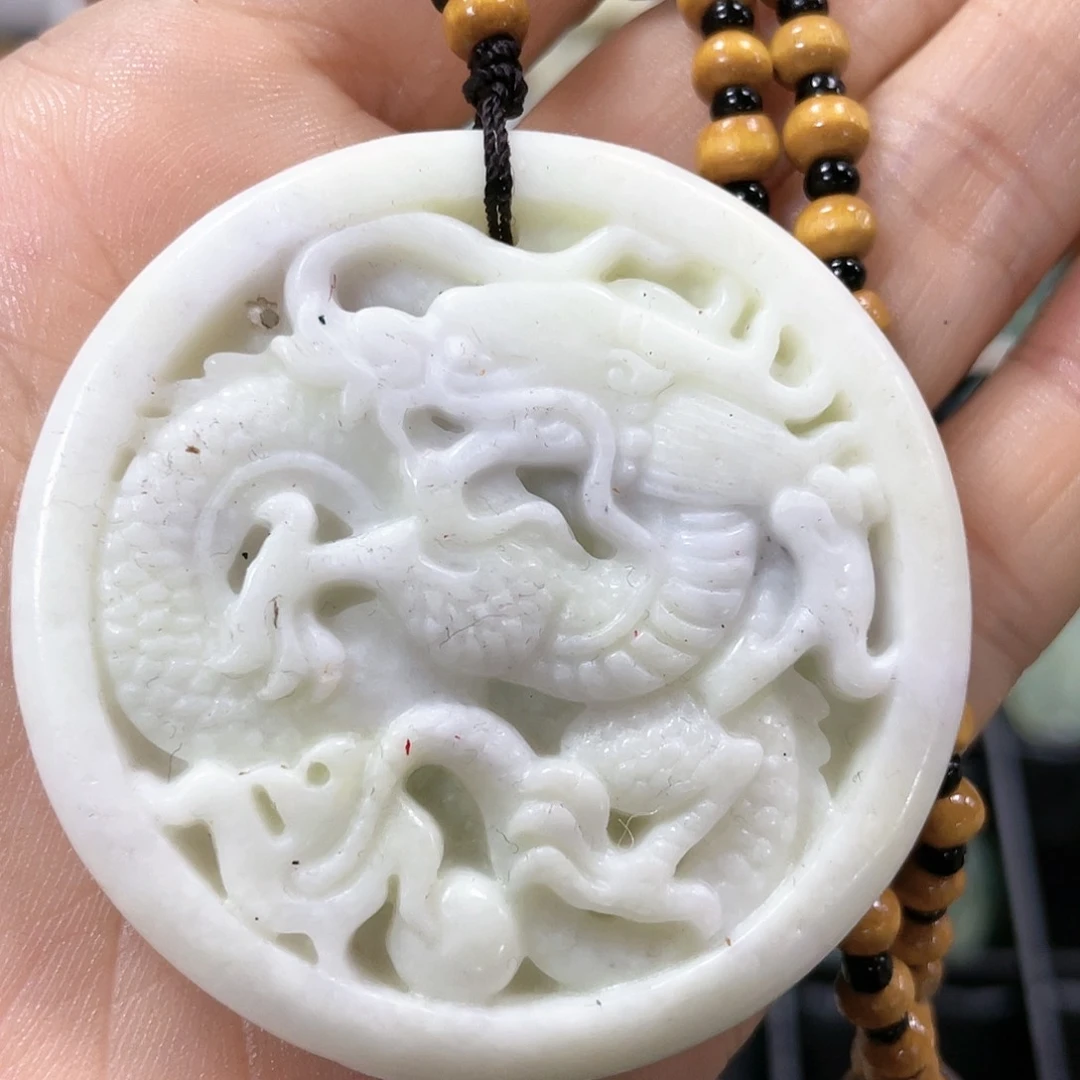 蛇纹石玉颈饰合金