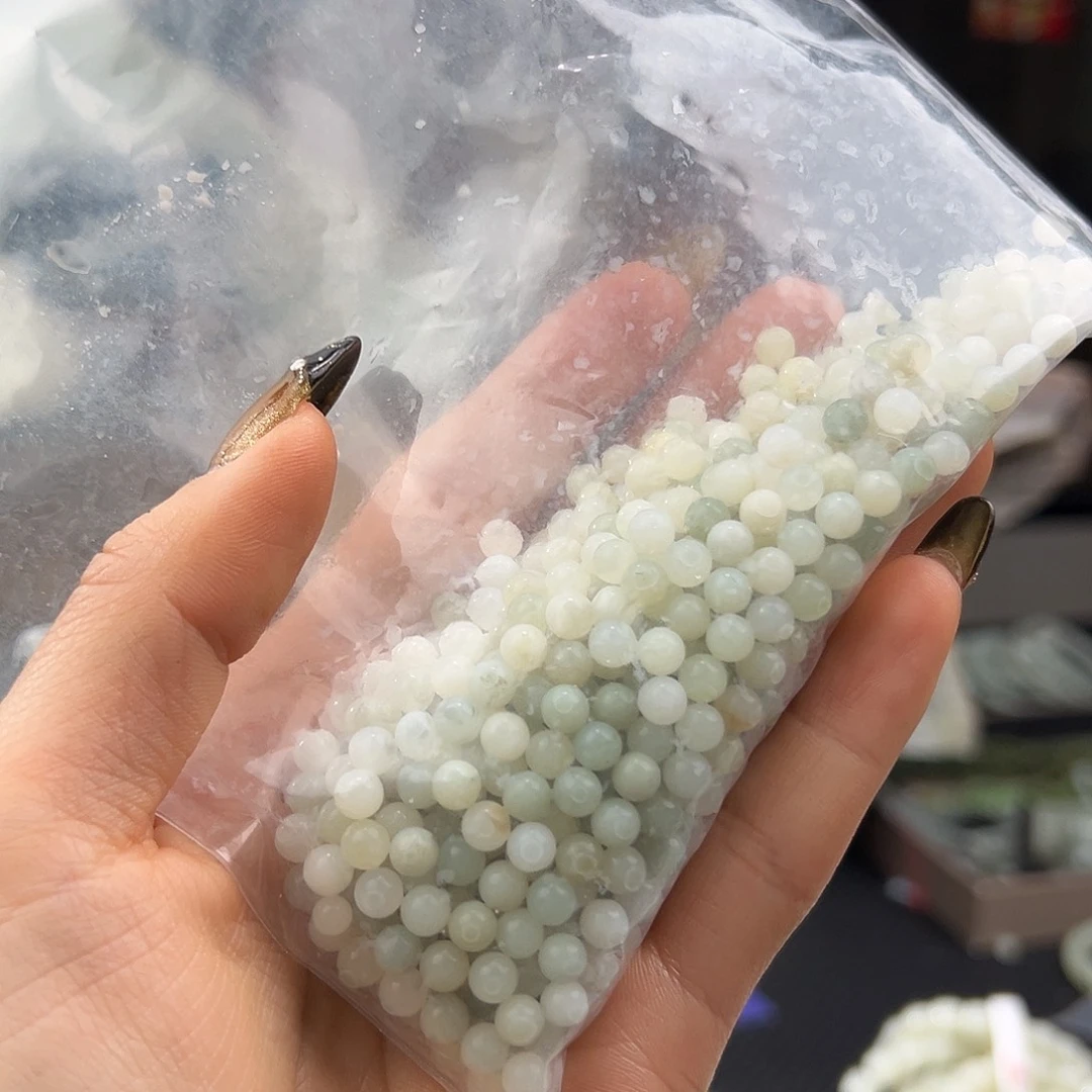 和田玉未镶嵌珠宝半成品没孔不打孔