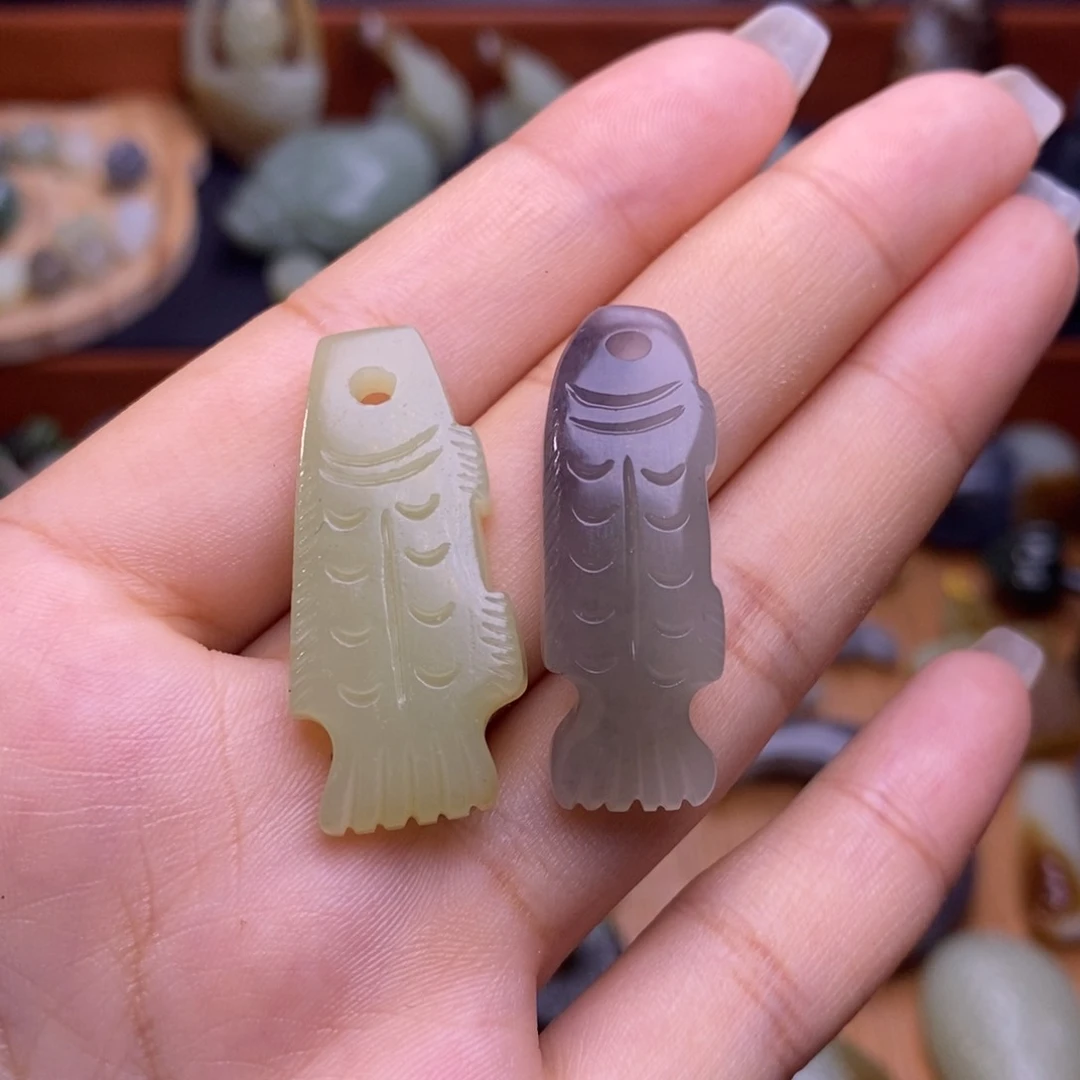 和田玉未镶嵌颈饰夕****帐