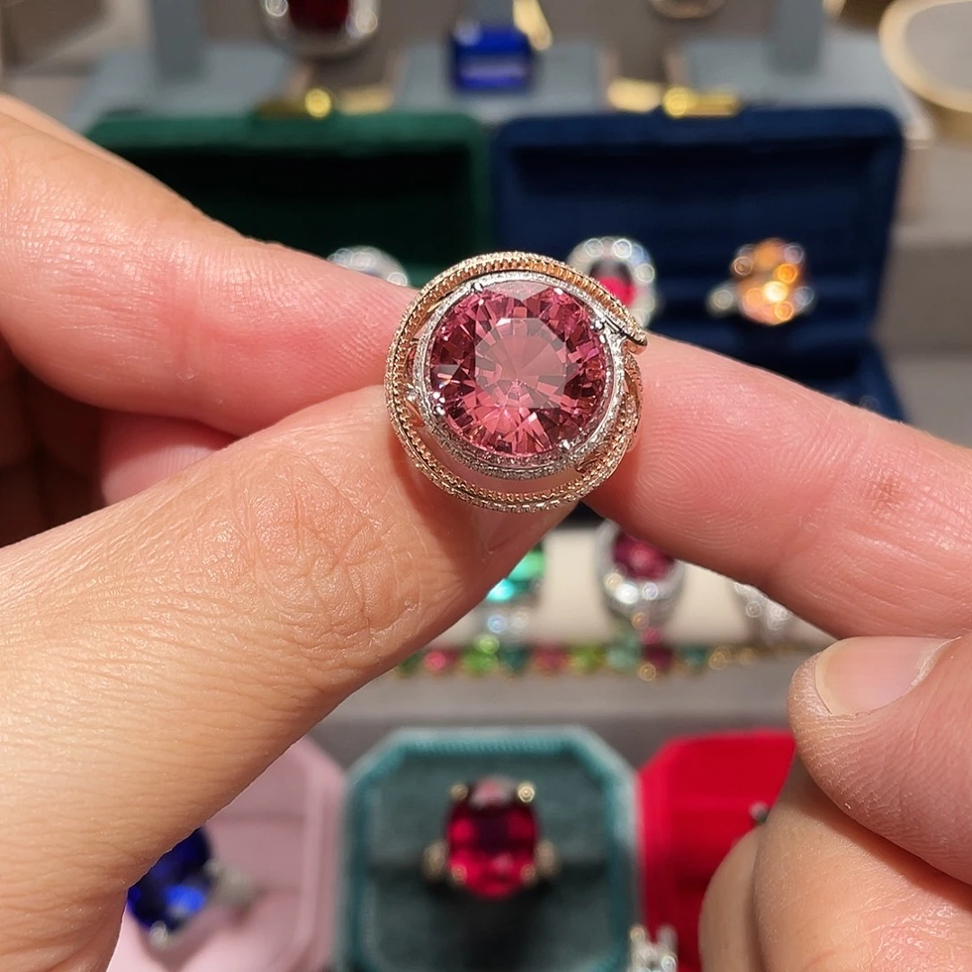 18K金镶嵌碧玺戒指10.75ct