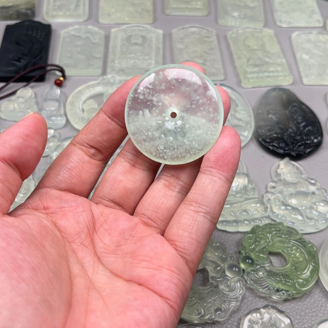 蛇纹石玉未镶嵌颈饰