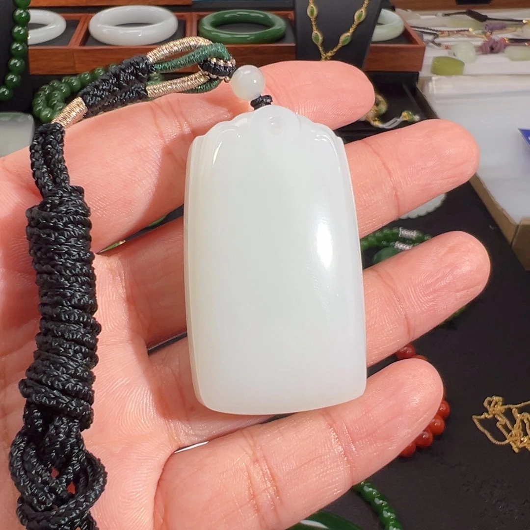 和田玉未镶嵌颈饰老料白玉浑厚油膏无事牌