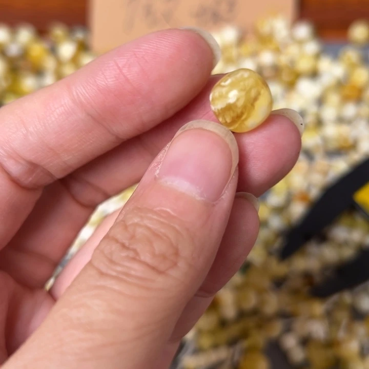 蜜蜡未镶嵌裸石10.7mm一个