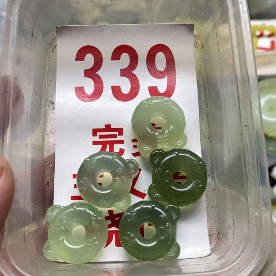 蛇纹石玉挂坠未镶嵌