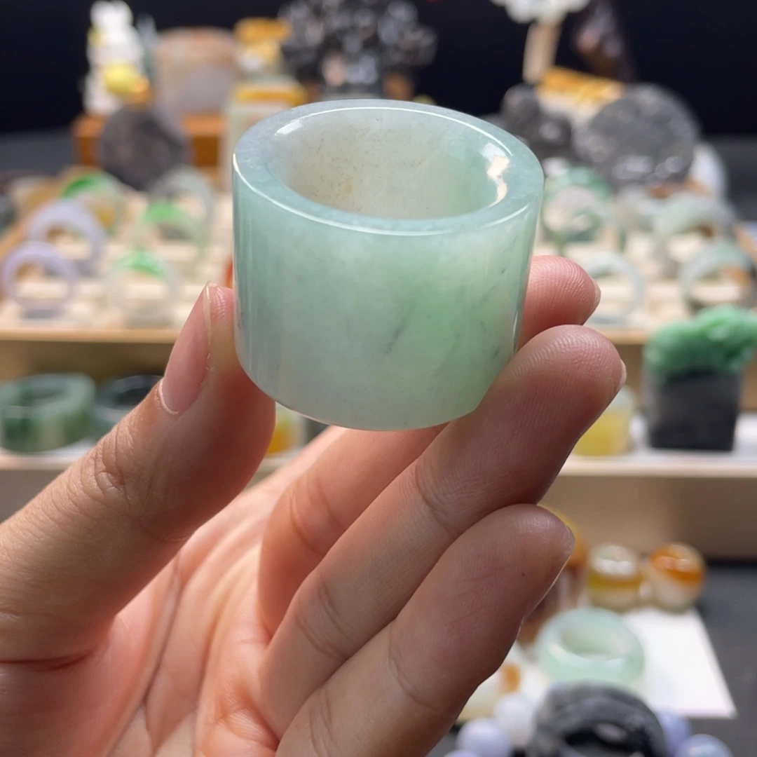 未镶嵌定制翡翠扳指纹裂
