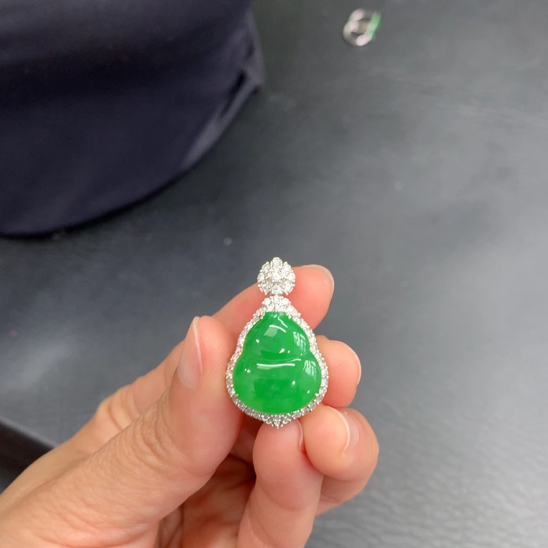 吊坠(不含链)18K金镶嵌翡翠