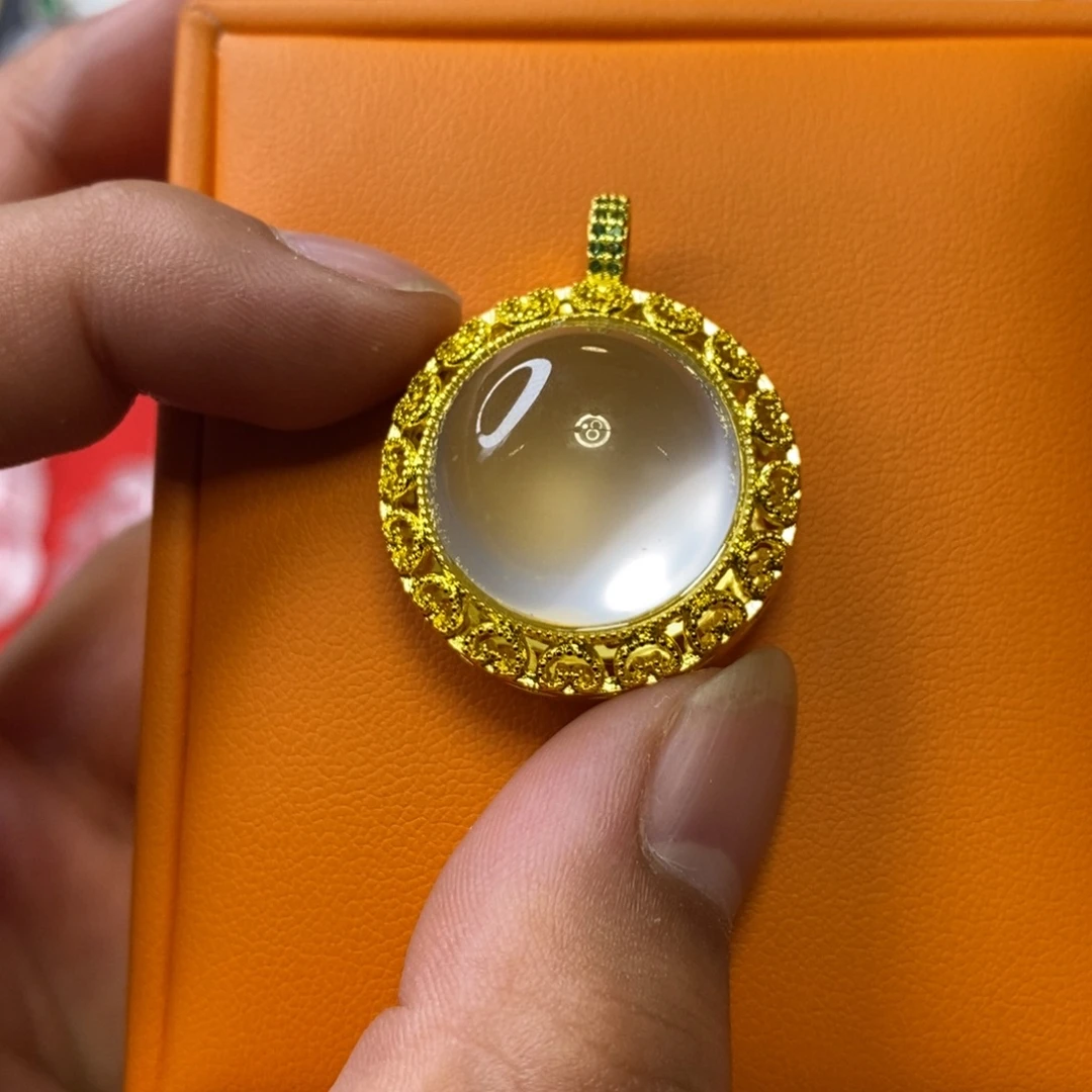 石英质玉合金吊坠