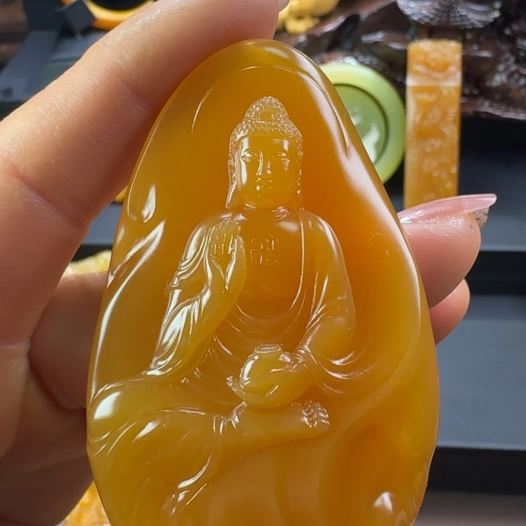 石英质玉（缅黄）挂件未镶嵌人***师