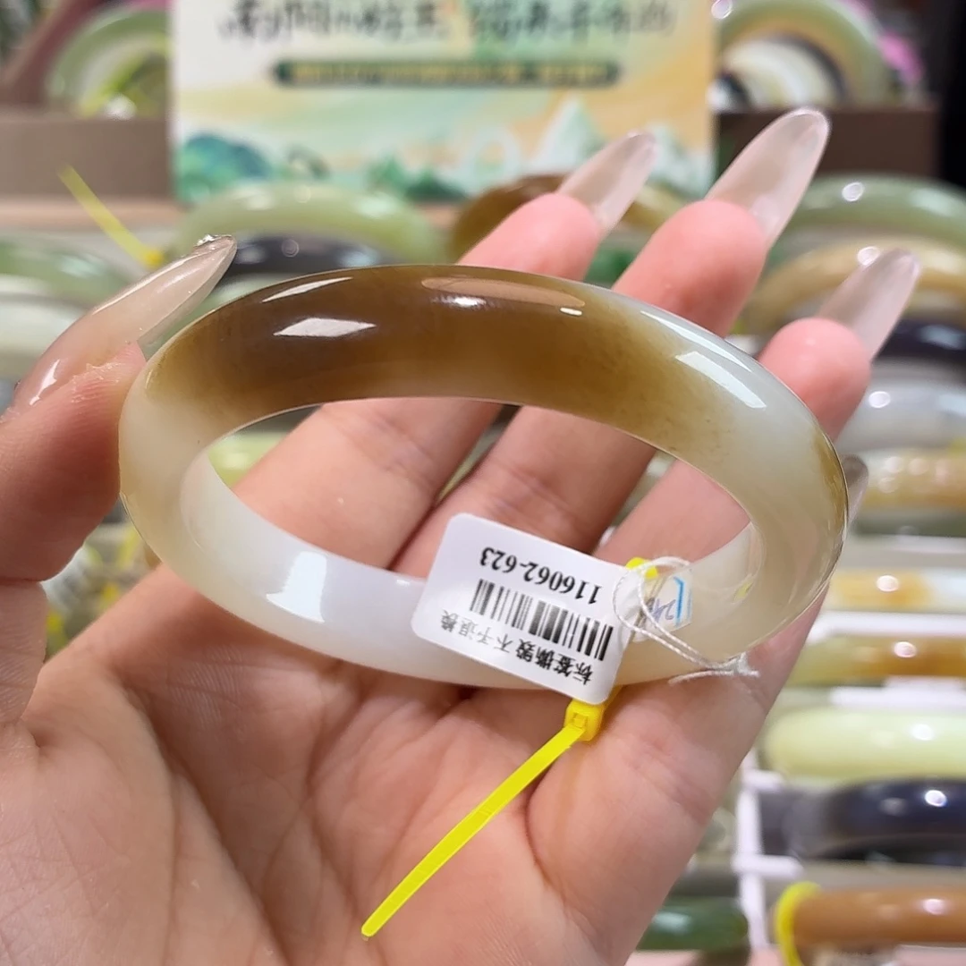 梦***乡和田玉手镯未镶嵌56