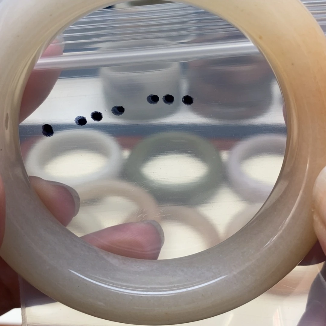 石英质玉手镯未镶嵌…*。