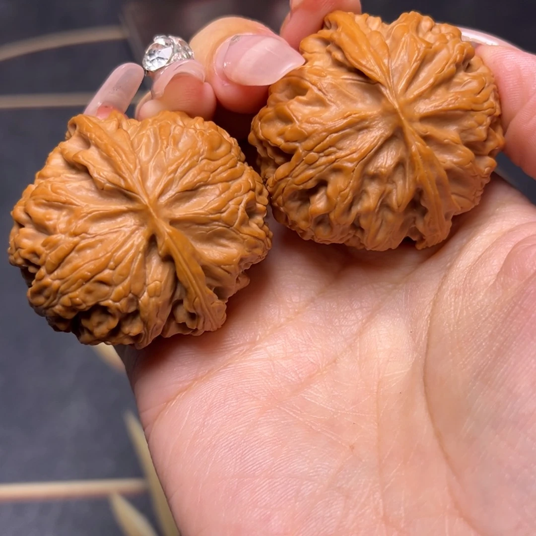 文玩核桃吊坠苹果园