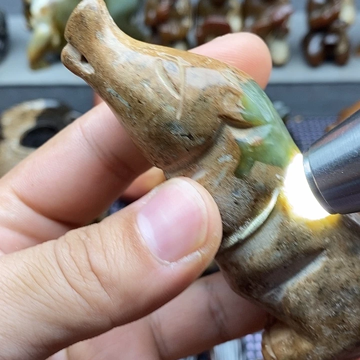 未镶嵌蛇纹石玉颈饰