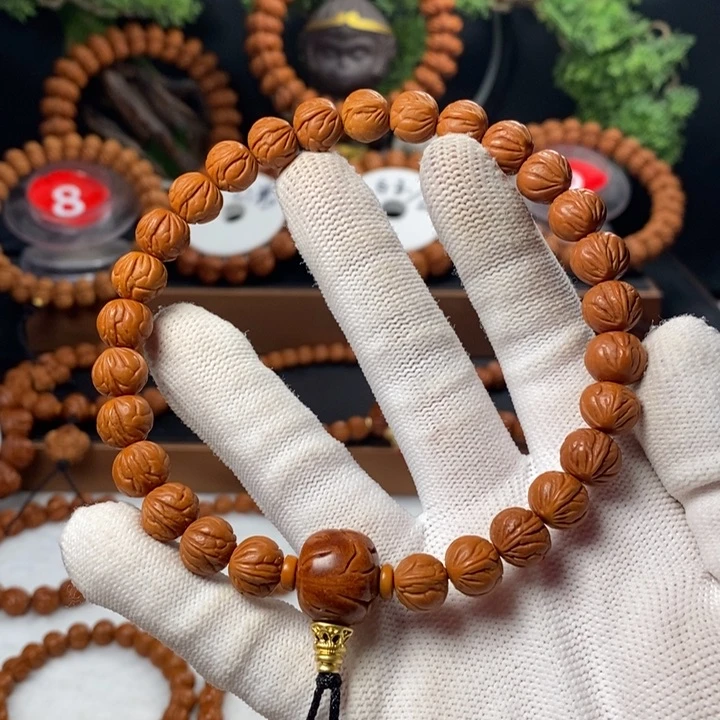 桃核吊坠像****由秦岭龙纹