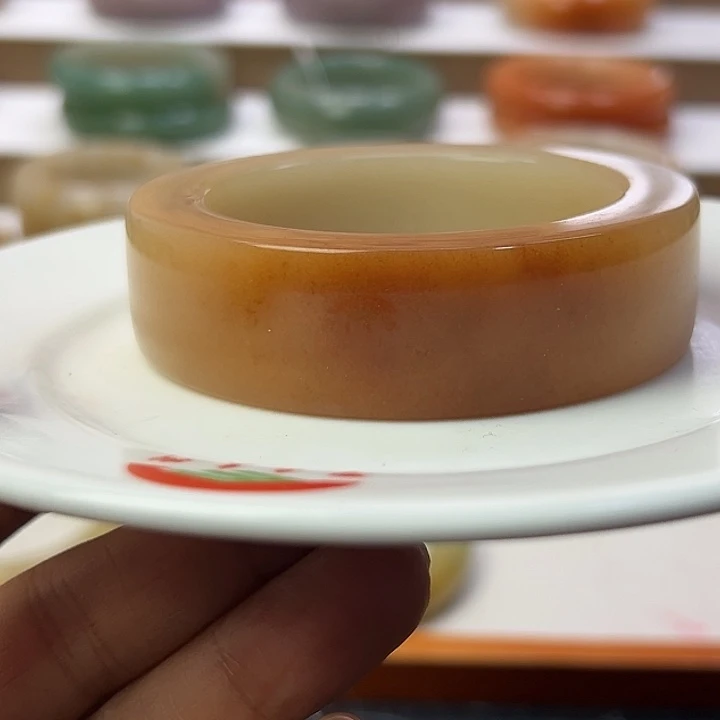 未镶嵌手镯石英岩玉