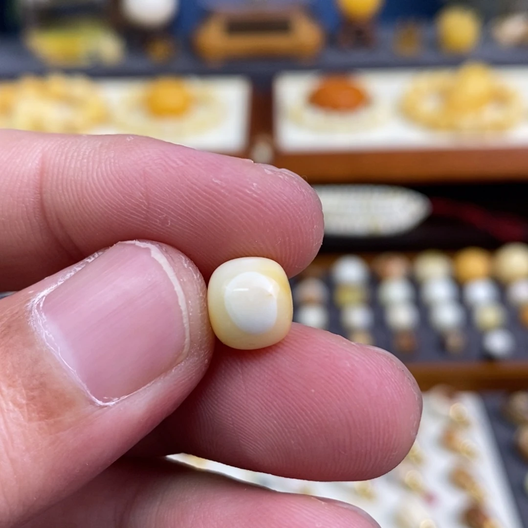 蜜蜡未镶嵌裸石配饰尺寸9.3