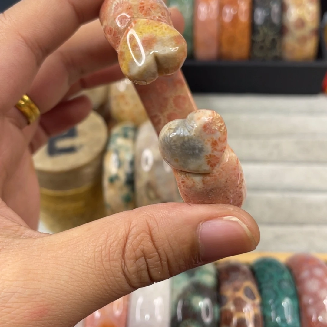 未镶嵌手镯硅化玉