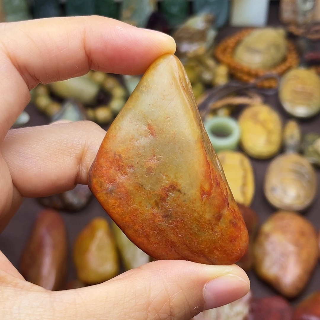 颈饰未镶嵌岫岩河磨玉（透闪石质玉）