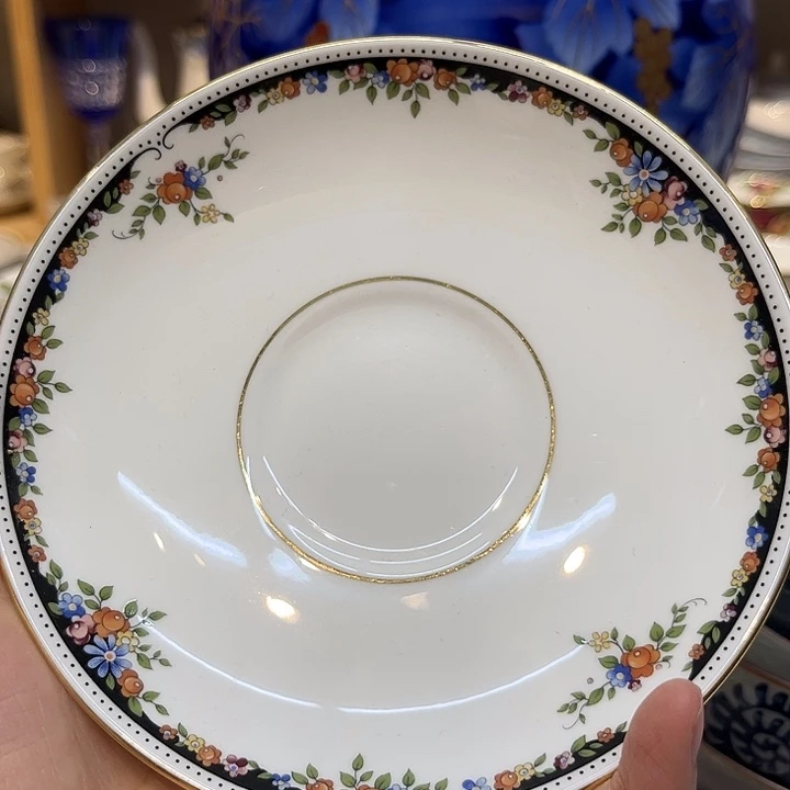 瓷片咖啡杯里的咖啡是我的最