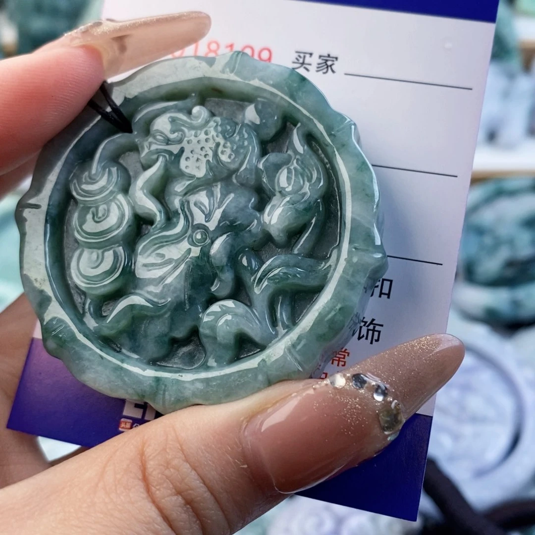 翡翠未镶嵌吊坠(赠链)