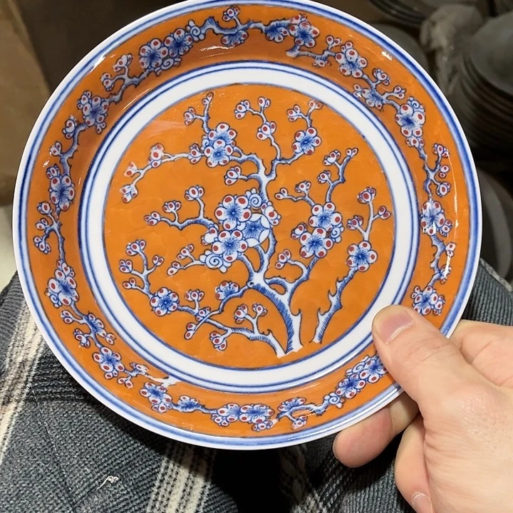 瓷片//////直径19厘米。红。